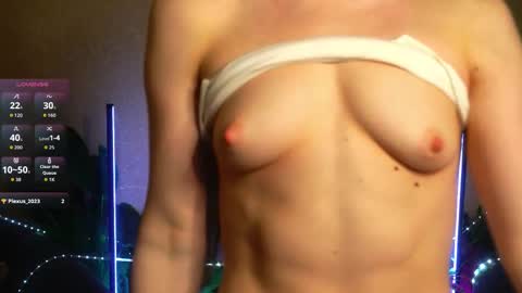 anita_von online show from October 9, 2025, 4:43 am