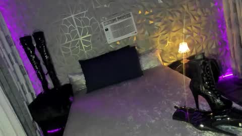 Snapshot of anitacruisze chatting on January 16, 2025, 10:44 pm Miss Ann online show from January 16, 2025, 10:44 pm