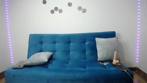 anitta_x online show from February 6, 2025, 5:14 am