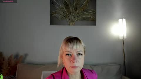 Snapshot of ann_annise chatting on May 17, 2026, 12:52 am ann_annise online show from May 17, 2026, 12:52 am