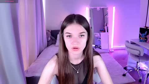 ann_woood online show from May 4, 2026, 6:31 am
