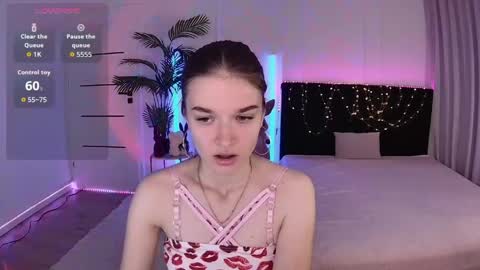 ann_woood online show from May 16, 2026, 3:33 pm
