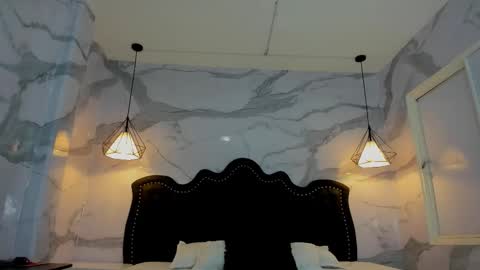 Ana  online show from November 24, 2025, 11:43 am