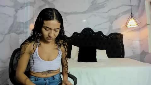 Ana  online show from December 3, 2025, 11:41 am