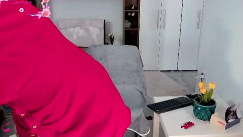 Snapshot of anna_glamlovely chatting on June 26, 2026, 12:20 pm Anna online show from June 26, 2026, 12:20 pm