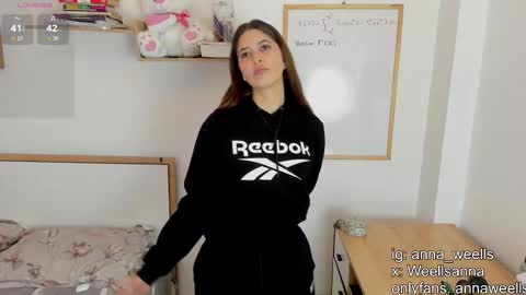  Anna Weells  online show from February 14, 2026, 8:49 pm