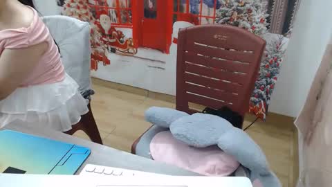 anna_xyz online show from December 4, 2025, 2:21 am