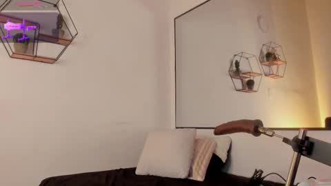 Anna online show from November 11, 2025, 10:37 am