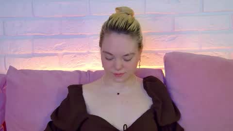 AnnaDelon online show from September 16, 2025, 4:35 am