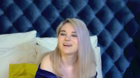 AnnaDelon online show from October 9, 2025, 4:43 am