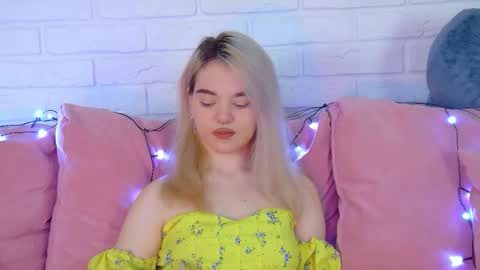 AnnaDelon online show from October 13, 2025, 4:56 am