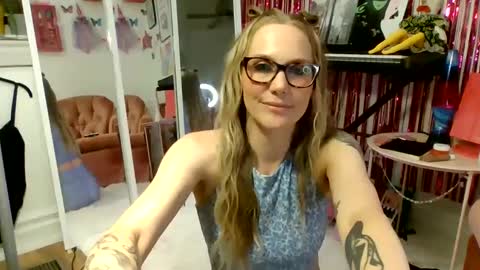 annadelrae444 online show from September 10, 2025, 12:43 am