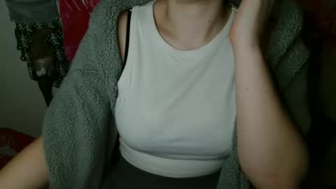 Bella online show from November 26, 2025, 6:20 pm