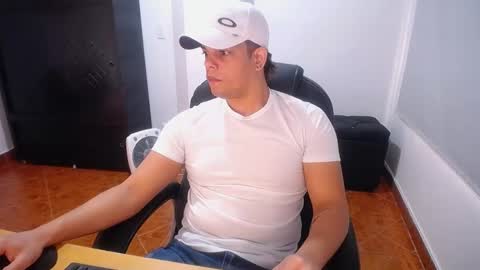 Snapshot of anndyhardy11 chatting on December 13, 2024, 11:55 am Anndy Hardy online show from December 13, 2024, 11:55 am