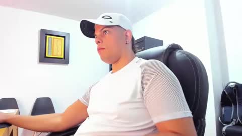 Snapshot of anndyhardy11 chatting on January 3, 2025, 1:36 pm Anndy Hardy online show from January 3, 2025, 1:36 pm