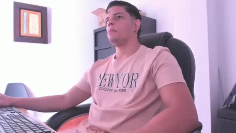 Snapshot of anndyhardy11 chatting on January 6, 2025, 1:19 pm Anndy Hardy online show from January 6, 2025, 1:19 pm