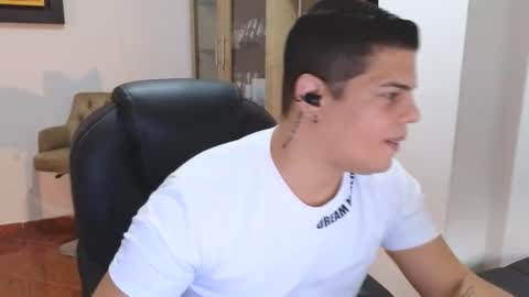 Snapshot of anndyhardy11 chatting on November 12, 2025, 9:03 pm Anndy Hardy online show from November 12, 2025, 9:03 pm