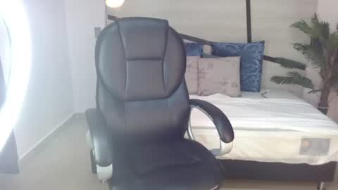 anne_blake online show from June 23, 2026, 2:53 am