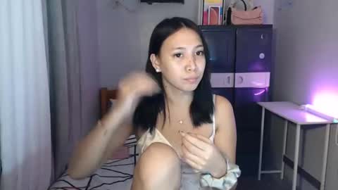 anne_chanelx online show from May 11, 2026, 4:04 pm