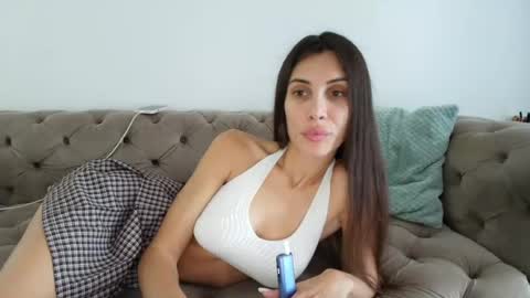 AnneHotxxx online show from August 7, 2026, 7:54 am