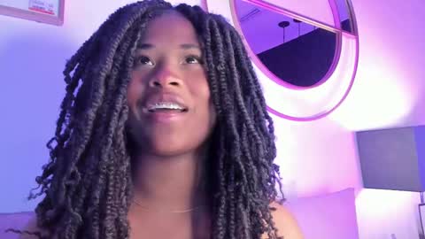 Snapshot of anneth__m chatting on March 8, 2025, 10:45 pm Anneth online show from March 8, 2025, 10:45 pm