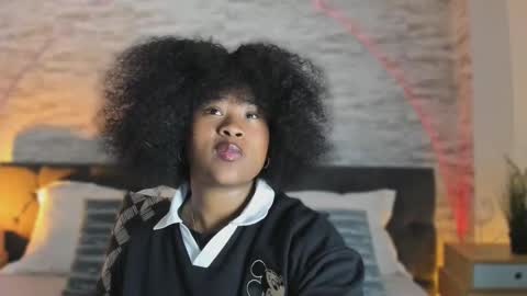 Snapshot of anneth__m chatting on November 3, 2025, 6:20 pm Anneth online show from November 3, 2025, 6:20 pm