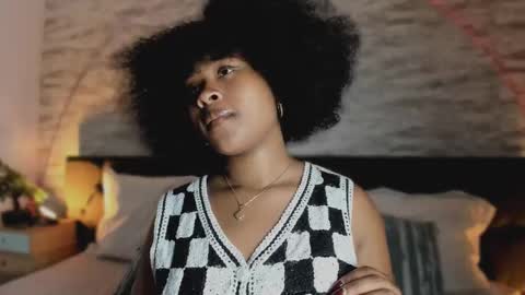 Snapshot of anneth__m chatting on November 5, 2025, 7:36 pm Anneth online show from November 5, 2025, 7:36 pm