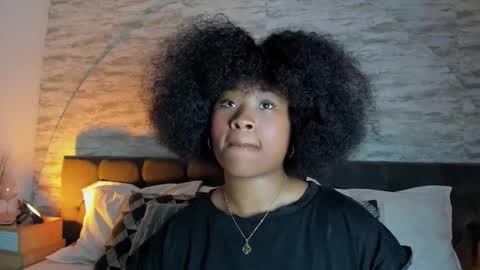 Snapshot of anneth__m chatting on December 2, 2025, 7:42 pm Anneth online show from December 2, 2025, 7:42 pm