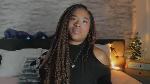 Snapshot of anneth__m chatting on December 22, 2025, 7:33 pm Anneth online show from December 22, 2025, 7:33 pm