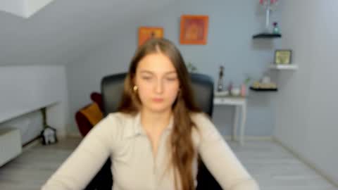 annewilsonn online show from November 10, 2025, 12:59 pm