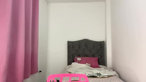 anngela online show from October 28, 2025, 5:44 am