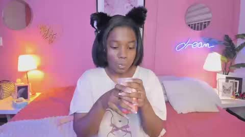 Snapshot of annia_dh chatting on September 22, 2025, 8:44 pm annia online show from September 22, 2025, 8:44 pm