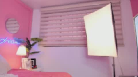 Snapshot of annia_dh chatting on September 24, 2025, 9:18 pm annia online show from September 24, 2025, 9:18 pm