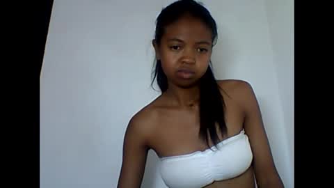 annica86 online show from June 4, 2026, 8:37 pm