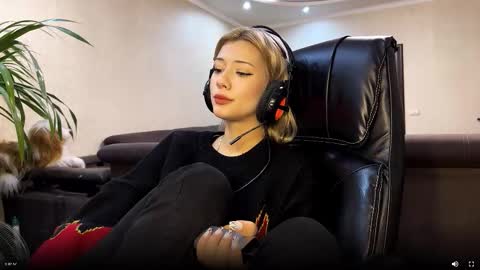 annie1fuc4 online show from March 17, 2026, 6:33 pm