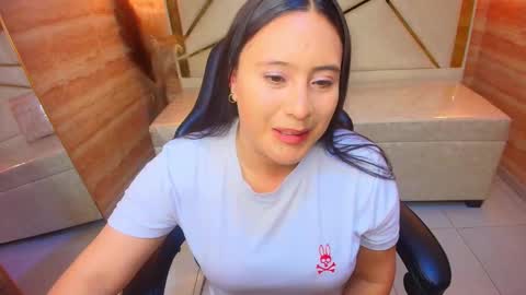 annie__r online show from October 3, 2025, 7:55 pm