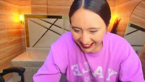 annie__r online show from October 4, 2025, 7:56 pm