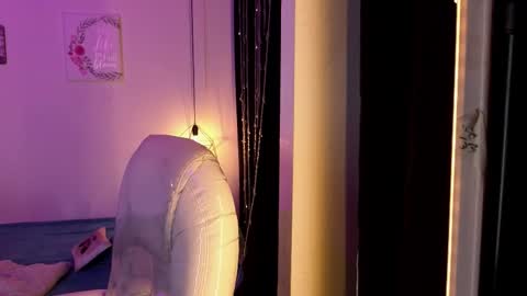 Snapshot of annie_and_ryan chatting on January 18, 2026, 3:43 am Annie And Ryan online show from January 18, 2026, 3:43 am