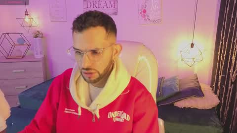 Snapshot of annie_and_ryan chatting on February 1, 2026, 4:44 am Annie And Ryan online show from February 1, 2026, 4:44 am