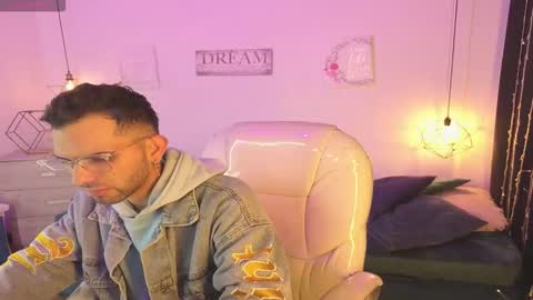 Snapshot of annie_and_ryan chatting on February 4, 2026, 3:01 am Annie And Ryan online show from February 4, 2026, 3:01 am