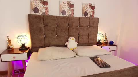 Annie Bonnie   online show from March 30, 2026, 11:33 am