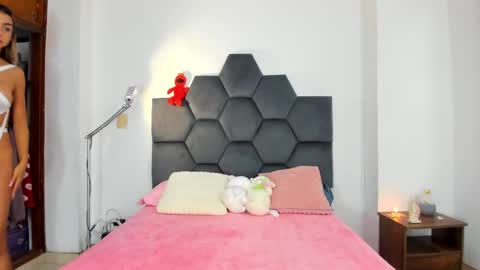 Snapshot of annie_dreams69 chatting on December 12, 2024, 4:43 pm Annie online show from December 12, 2024, 4:43 pm