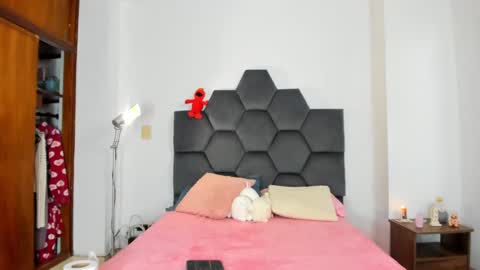 Snapshot of annie_dreams69 chatting on January 30, 2025, 9:04 pm Annie online show from January 30, 2025, 9:04 pm