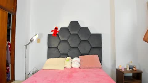 Snapshot of annie_dreams69 chatting on February 6, 2025, 8:13 pm Annie online show from February 6, 2025, 8:13 pm