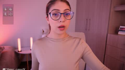 Annie Evans online show from November 2, 2025, 9:17 pm