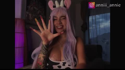 JEANNE no olvides seguirme dont forget follow me  uu online show from November 6, 2025, 10:43 pm