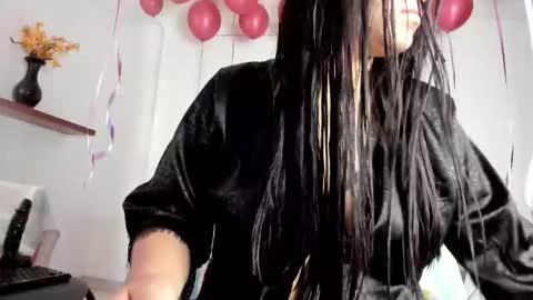 Annie online show from November 7, 2025, 2:17 pm