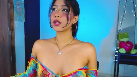 Snapshot of annieblu3 chatting on November 4, 2025, 9:41 am AnnieBlu3 online show from November 4, 2025, 9:41 am