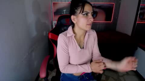 Anniee online show from December 20, 2025, 1:40 pm