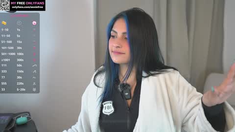 Annie FREE TRIAL IN BIO online show from October 23, 2025, 2:33 am